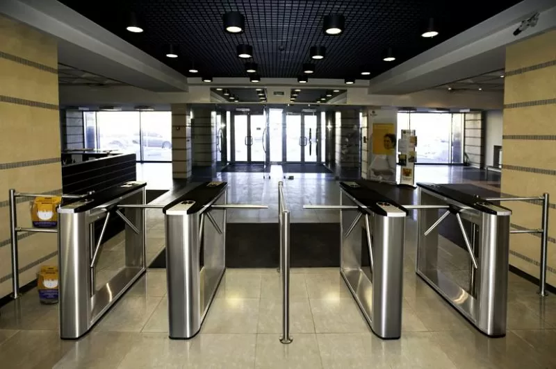 Контроль входа и турникеты в Бизнес центре в Лангепас